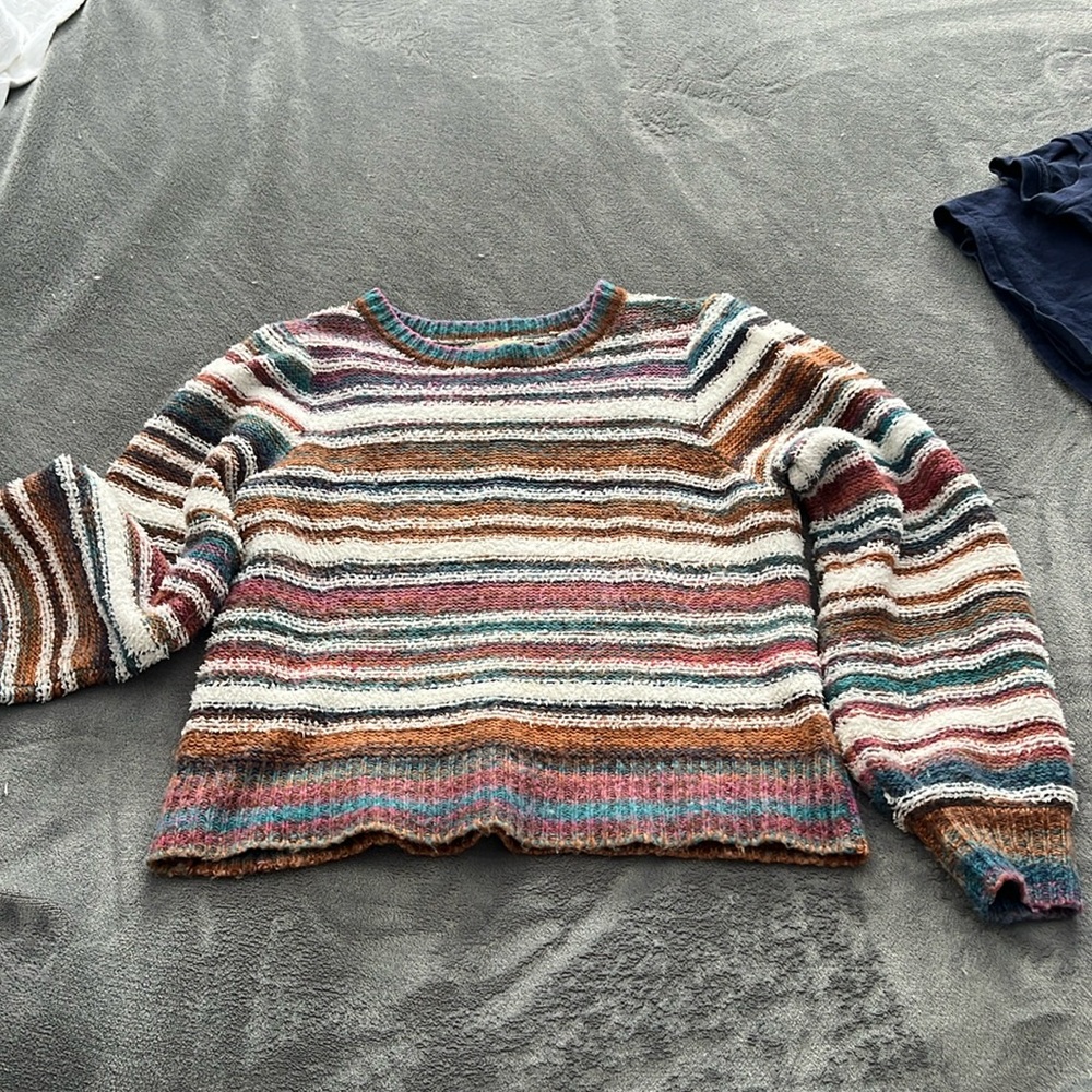 Multi color striped sweater
Size xsmall